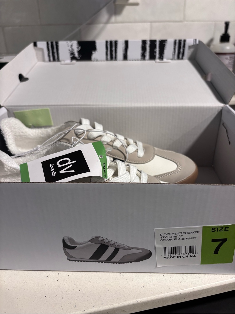 DV by Dolce Vita Revie Retro Sneakers Women’s 7 – New in Box